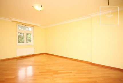 Nice 4 bedroom duplex with terraceChorvatská, Vinohrady