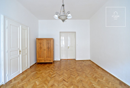 Unfurnished (can be partly furnished) 2-bedroom apartment with balcony, Mánesova, Vinohrady