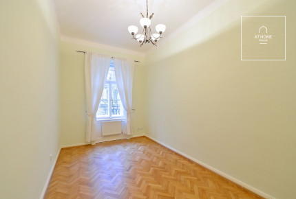 Unfurnished (can be partly furnished) 2-bedroom apartment with balcony, Mánesova, Vinohrady