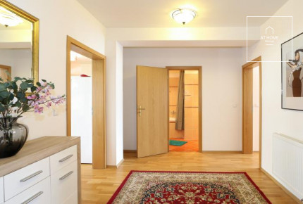 Plně zařízený podkrovní apartman 3+kk, Sázavská, Vinohrady