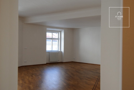 Glamorous 3-bedroom apartment with terrace, Malá Strana