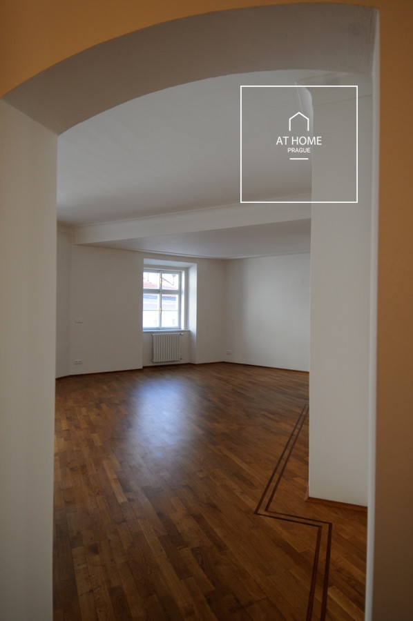 Glamorous 3-bedroom apartment with terrace, Malá Strana