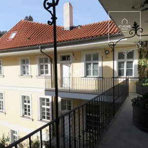 Glamorous 3-bedroom apartment with terrace, Malá Strana