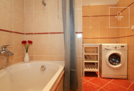 Plně zařízený podkrovní apartman 3+kk, Sázavská, Vinohrady