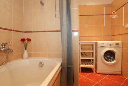 Plně zařízený podkrovní apartman 3+kk, Sázavská, Vinohrady