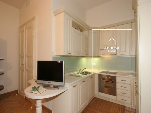 Charming fully furnished studio, Italská, Vinohrady