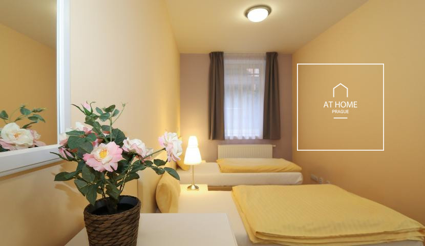 Duplex 4+1 v přízemí renovovaného klasického domu, Vinohrady