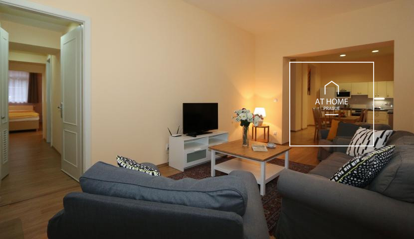 Duplex 4+1 v přízemí renovovaného klasického domu, Vinohrady