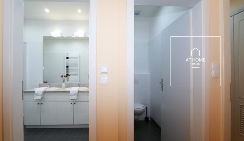 Duplex 4+1 v přízemí renovovaného klasického domu, Vinohrady