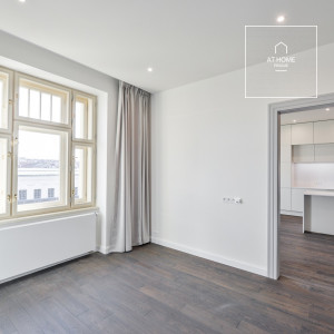 Luxury 3-bedroom apartment, Laubova, Vinohrady