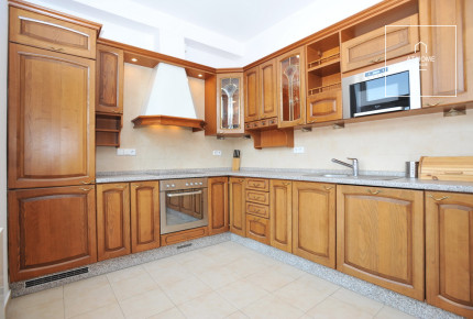 Fully furnished 3-bedroom duplex with 2 terraces and wintergarden, Mánesova, Vinohrady