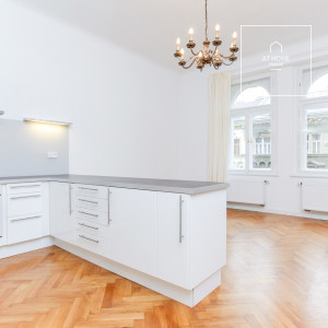 Wondreful spacious apartment, unfurnished, 2 bedroom. Vinohrady