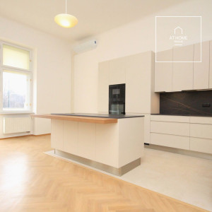 Nice spacious 3bedroom apartment, Na Moráni, Nové Město