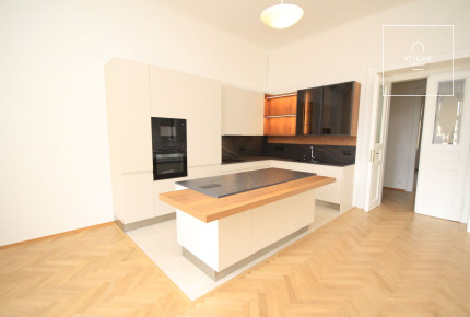 Nice spacious 3bedroom apartment, Na Moráni, Nové Město