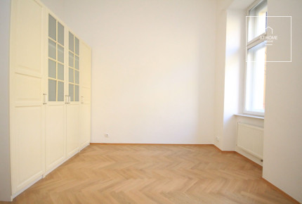 Nice spacious 3bedroom apartment, Na Moráni, Nové Město