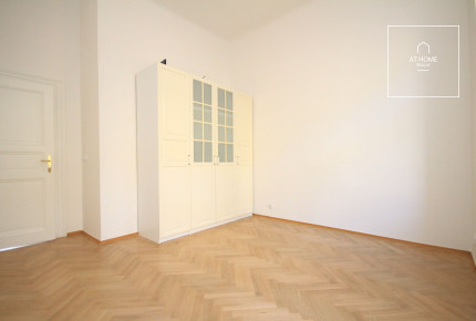 Nice spacious 3bedroom apartment, Na Moráni, Nové Město