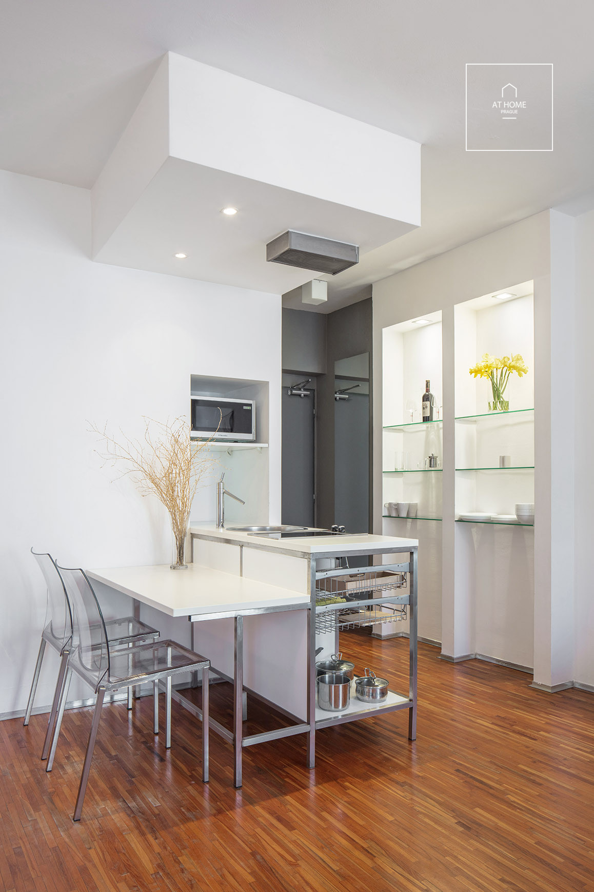 Plně zařízené studio, Holečkova, Košíře