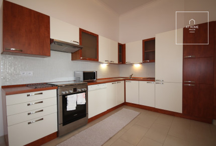 Příjemně řešený byt 4+1, Na Kozačce, Vinohrady