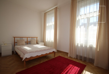 Příjemně řešený byt 4+1, Na Kozačce, Vinohrady