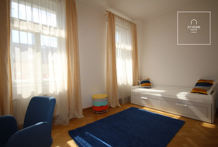 Příjemně řešený byt 4+1, Na Kozačce, Vinohrady
