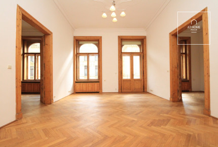 Spacious 3 bedroom apartment, Ibsenova, Vinohrady