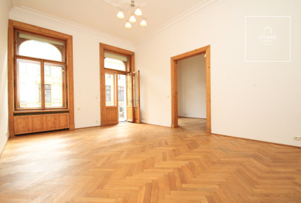 Spacious 3 bedroom apartment, Ibsenova, Vinohrady