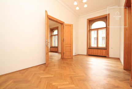 Spacious 3 bedroom apartment, Ibsenova, Vinohrady