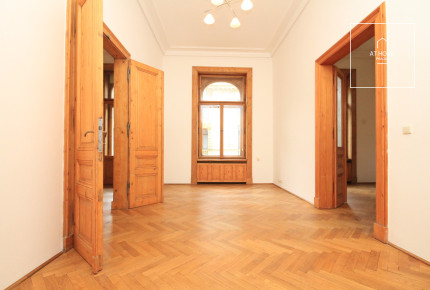 Spacious 3 bedroom apartment, Ibsenova, Vinohrady