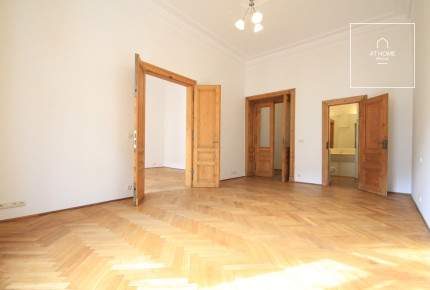 Spacious 3 bedroom apartment, Ibsenova, Vinohrady