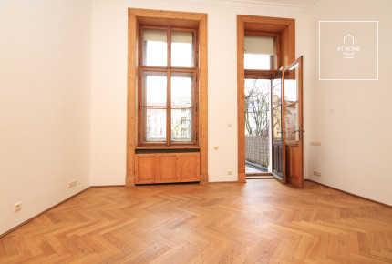 Spacious 3 bedroom apartment, Ibsenova, Vinohrady