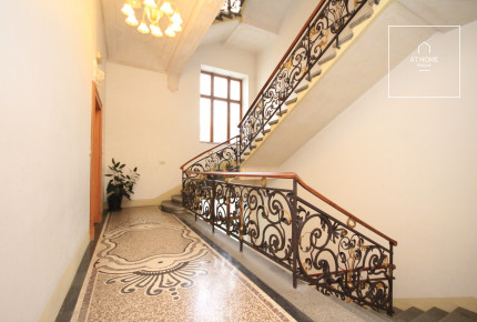 Charming atypical 3-bedroom apartment, Ibsenova, Vinohrady