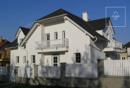Spacious family house (7 rooms) with huge garden, Pod Valem II., Průhonice