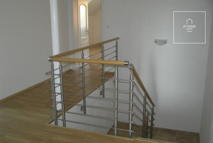Spacious family house (7 rooms) with huge garden, Pod Valem II., Průhonice