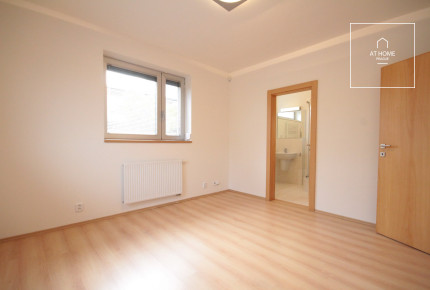 Charming family house with garden, 2 terraces and fire place, Františka Zemana, Průhonice