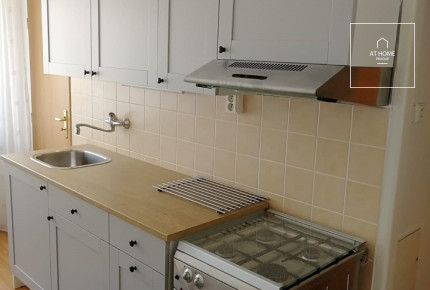 Světlý, plně zařízený byt 2+1, Krátká, Strašnice