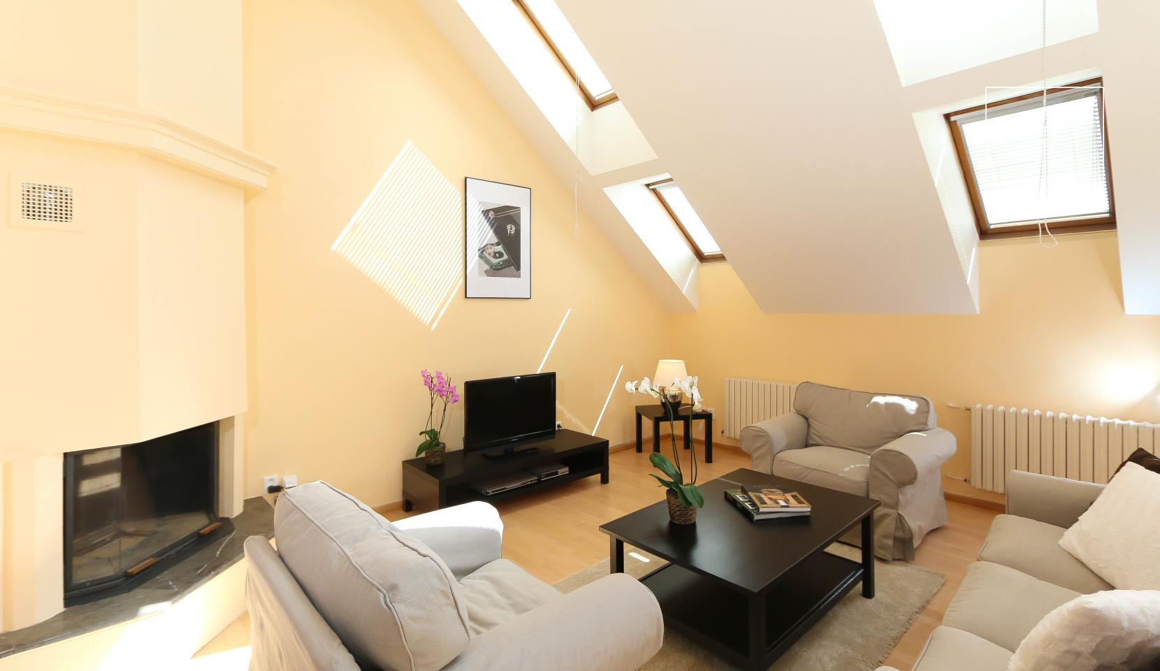 2 bedroom fully furnished duplex, Belgická, Vinohrady