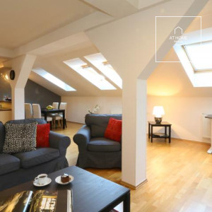 Plně zařízený podkrovní apartman 3+kk v Sázavské ulici na Vinohradech
