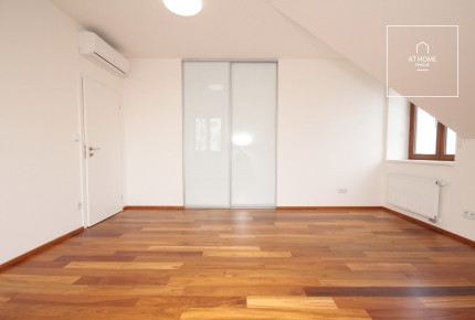 Charming 2-bedroom apartment with terrace in villa, Prague 6, Břevnov