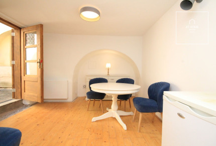 Charming Apartment, two small rooms, right next to the gardens of Prague Castle