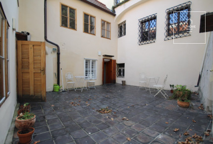 Charming Apartment, two small rooms, right next to the gardens of Prague Castle