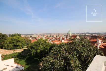 Charming Apartment, two small rooms, right next to the gardens of Prague Castle