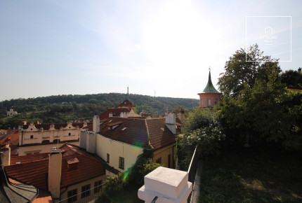 Charming Apartment, two small rooms, right next to the gardens of Prague Castle