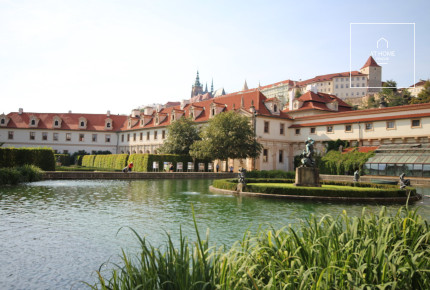 Charming Apartment, two small rooms, right next to the gardens of Prague Castle