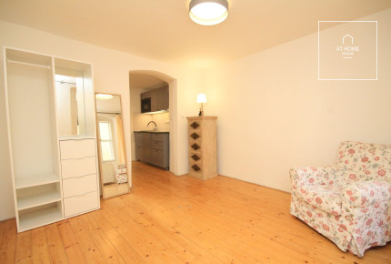 Charming Apartment, two small rooms, right next to the gardens of Prague Castle