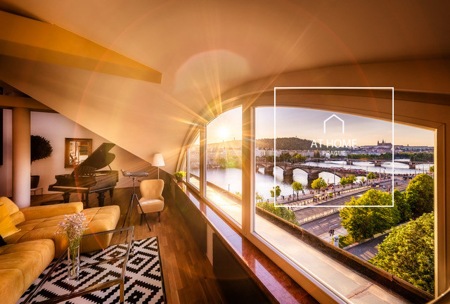 Luxurious, fully furnished 4bedroom apartment with a charming view. Nové Město