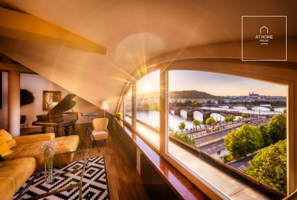 Luxurious, fully furnished 4bedroom apartment with a charming view. Nové Město