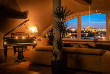 Luxurious, fully furnished 4bedroom apartment with a charming view. Nové Město