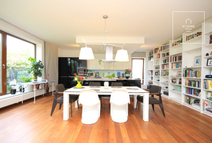 Charming 3-bedroom apartment with terrace in villa, Prague 6, Břevnov