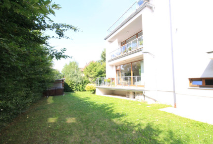 Charming 3-bedroom apartment with terrace in villa, Prague 6, Břevnov