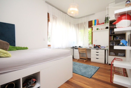 Charming 3-bedroom apartment with terrace in villa, Prague 6, Břevnov